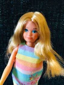 1975 - 1977 Growing Up Skipper #7259 wearing #1910 Sunny Pastels (1965-66). Perfect for Easter!