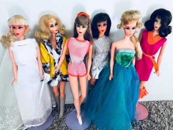 1968 Talking Barbie, 1969 Twist 'n Turn Marlo Flip Barbie (blonde), 1967 Twist 'n Turn Barbie, 1970 Dramatic New Living Barbie, 1971 Growin' Pretty Hair Barbie and 1969 Twist 'n Turn Marlo Flip Barbie (brunette)